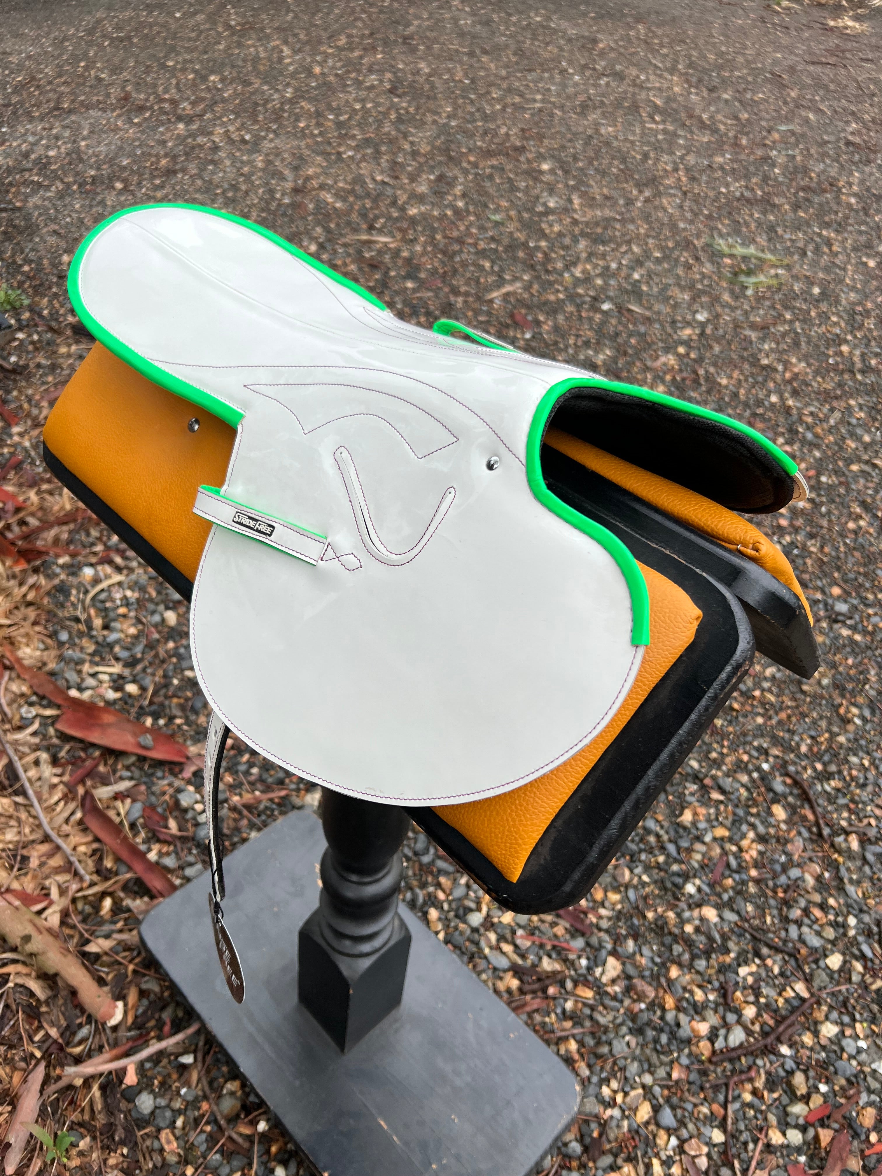 850g White Patent Leather with Fleuro Green piping