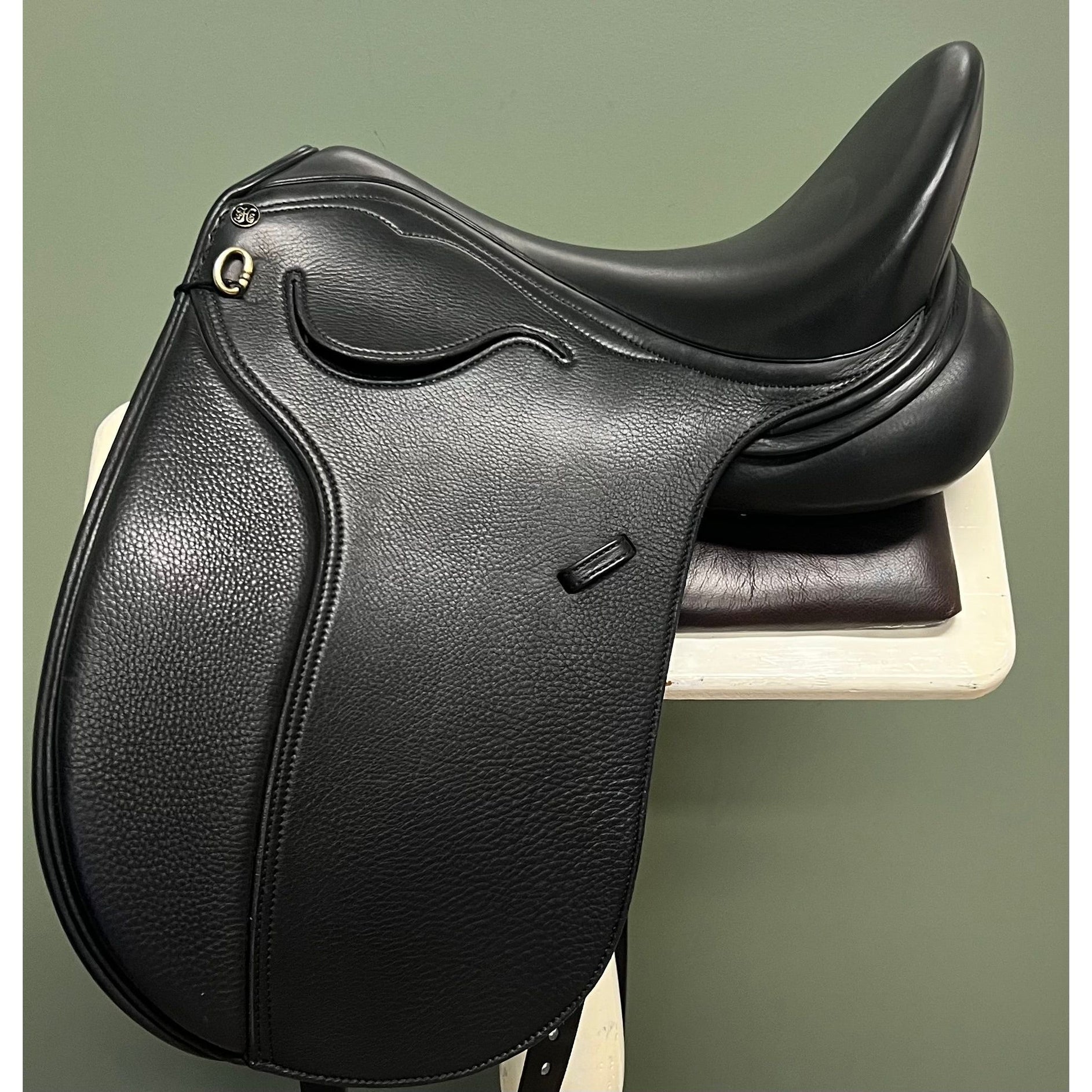 NEW - Demonstration Model - 17inch Close Contact Dressage Black