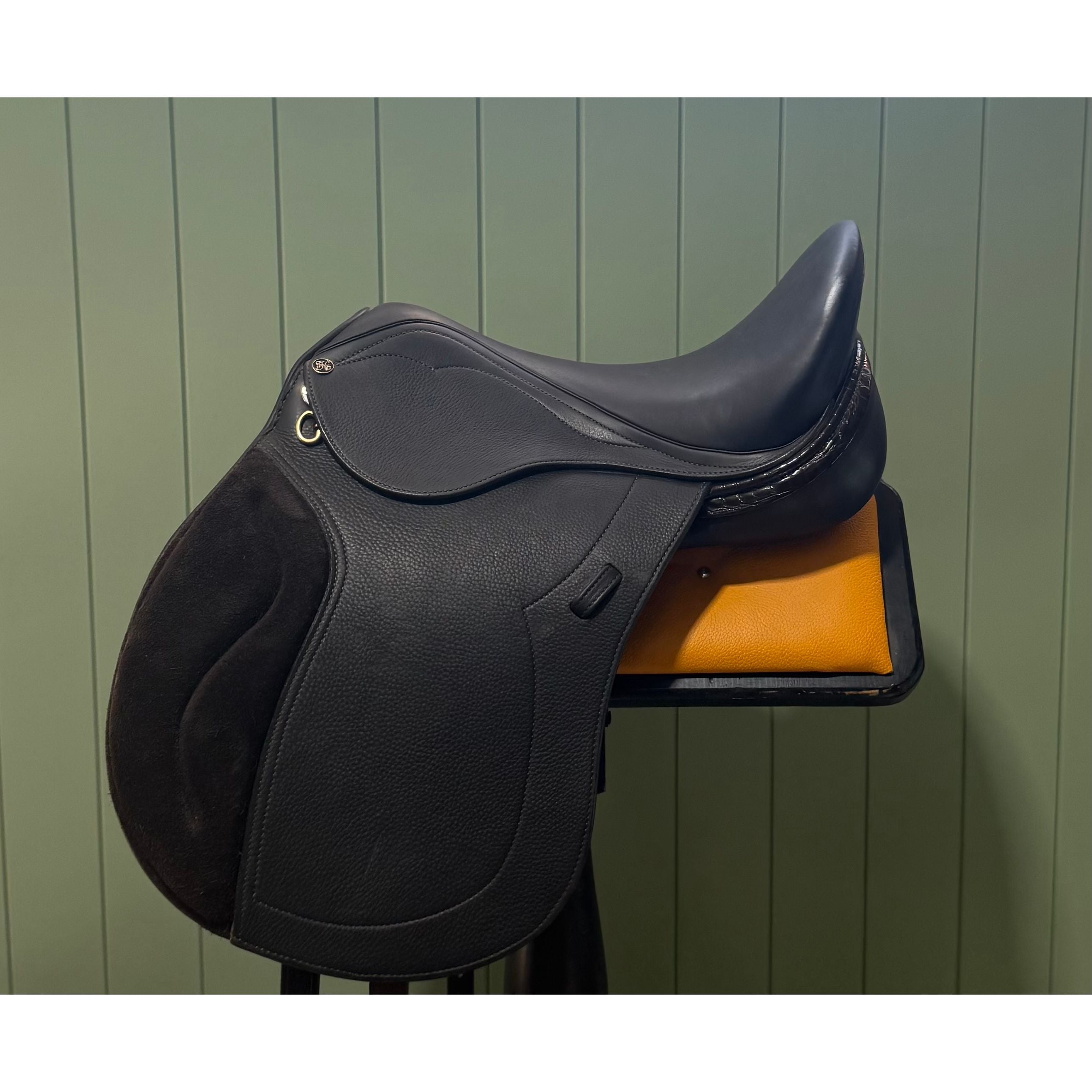 RELOCATION CLEARANCE - SF General Purpose saddle - 17" Brown with suede knee inserts and croc print feature