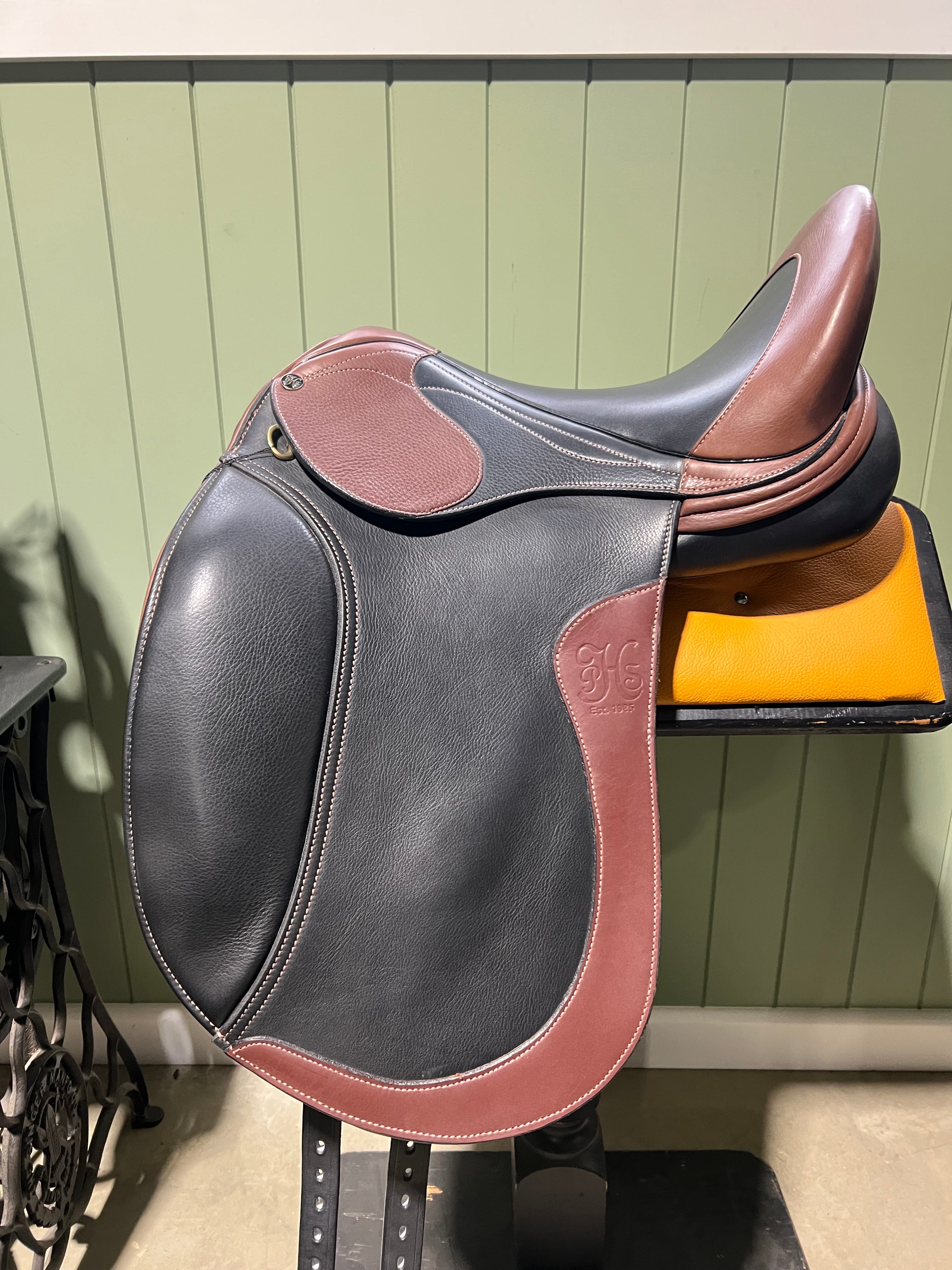 StrideFree® Kitzbuhel 17” Two Toned