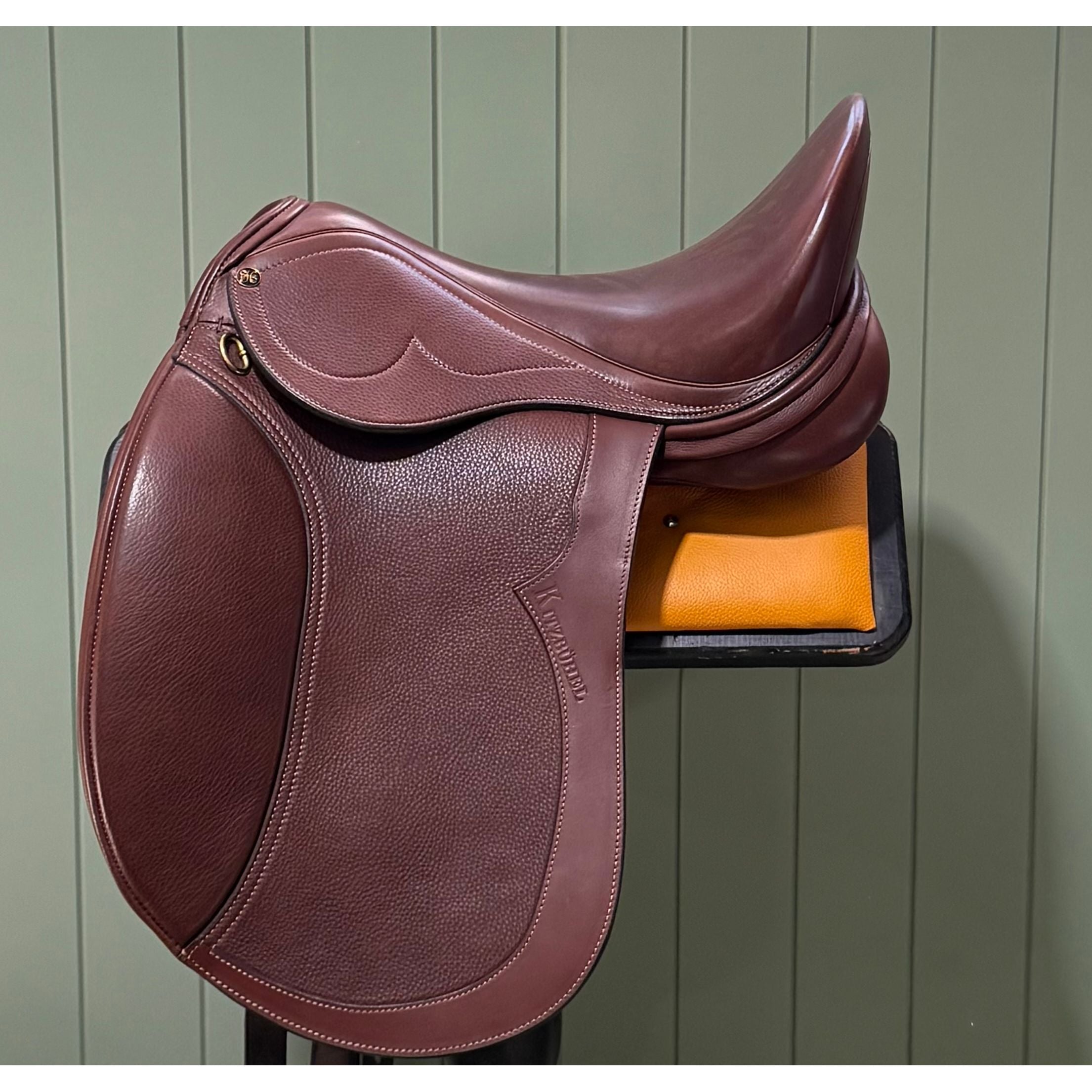 RELOCATION CLEARANCE - Kitzbuhel Dressage 17" Chestnut Colour