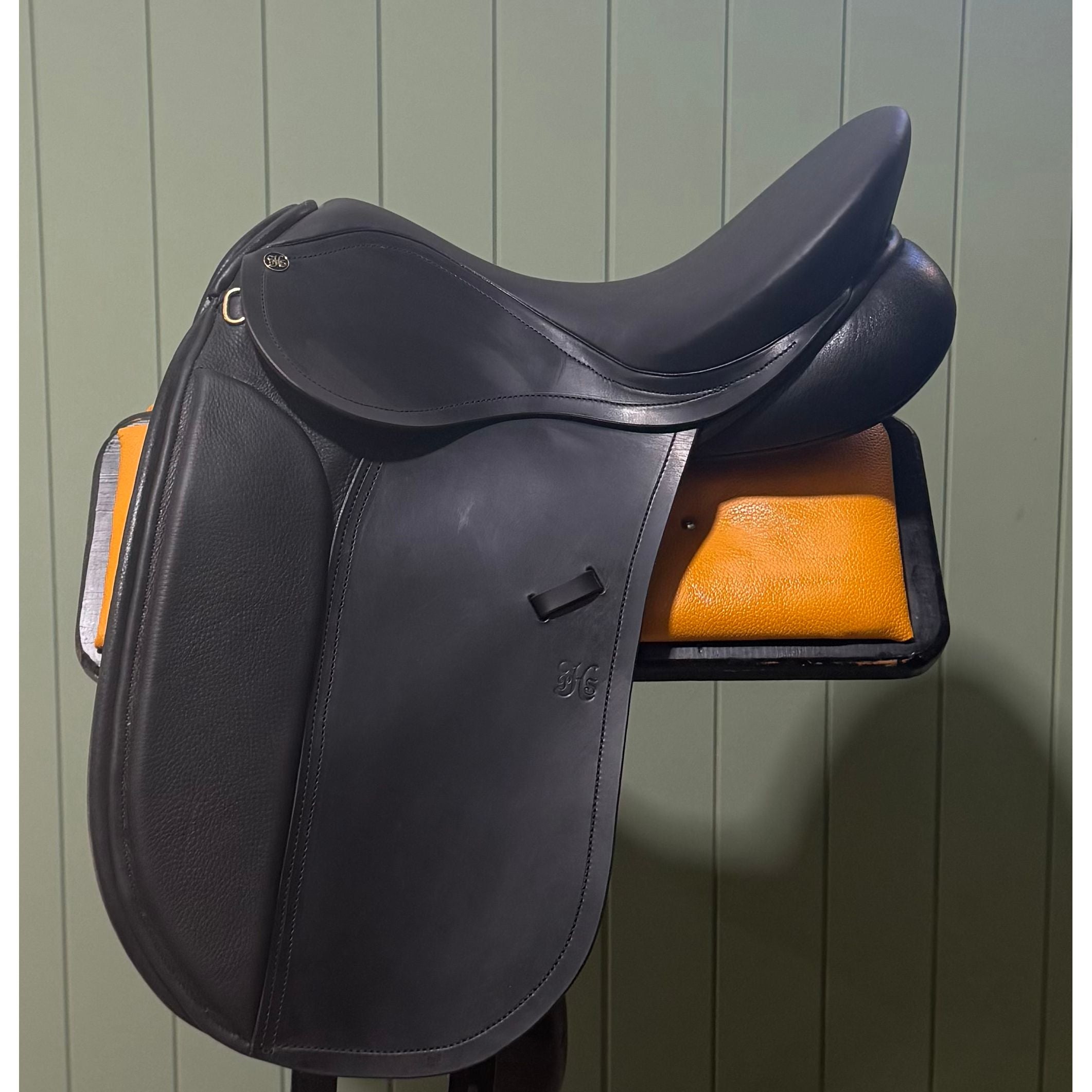 RELOCATION CLEARANCE PH Classic Dressage Saddle 17" Black