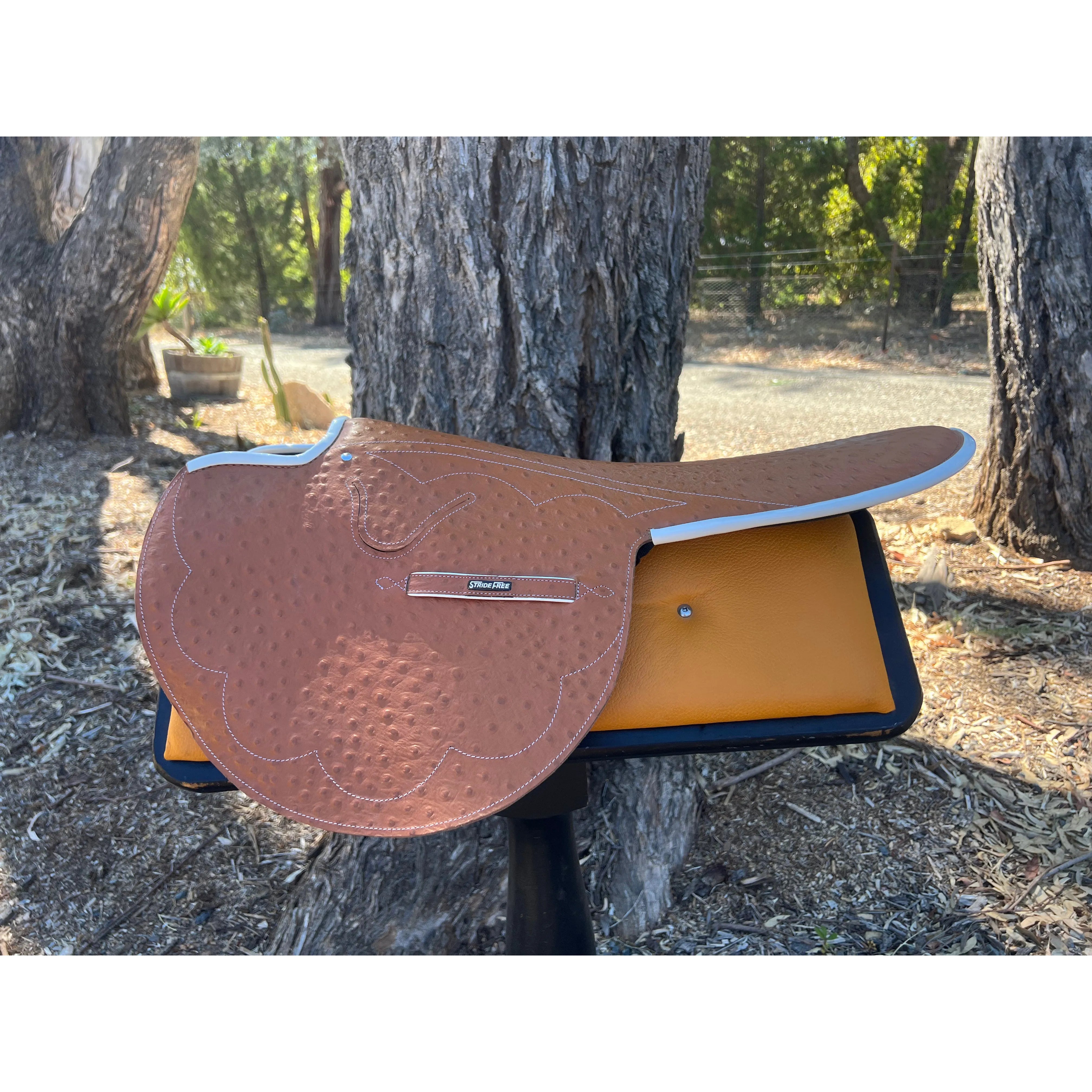 SALE 3kg Race Saddle Tan Ostrich Print White Piping Forward Cut ONE ONLY