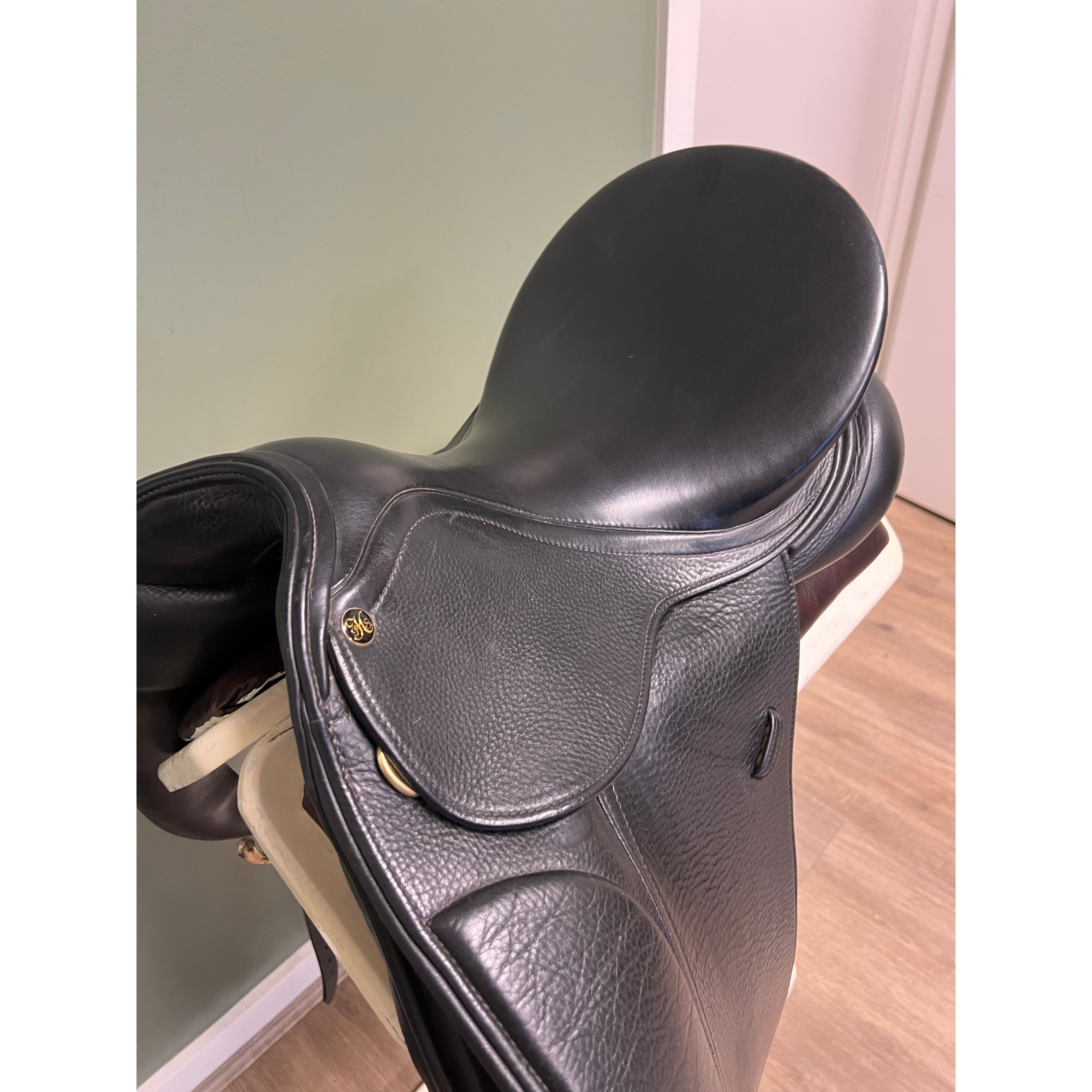 Ex Demonstration Classic dressage saddle 17”