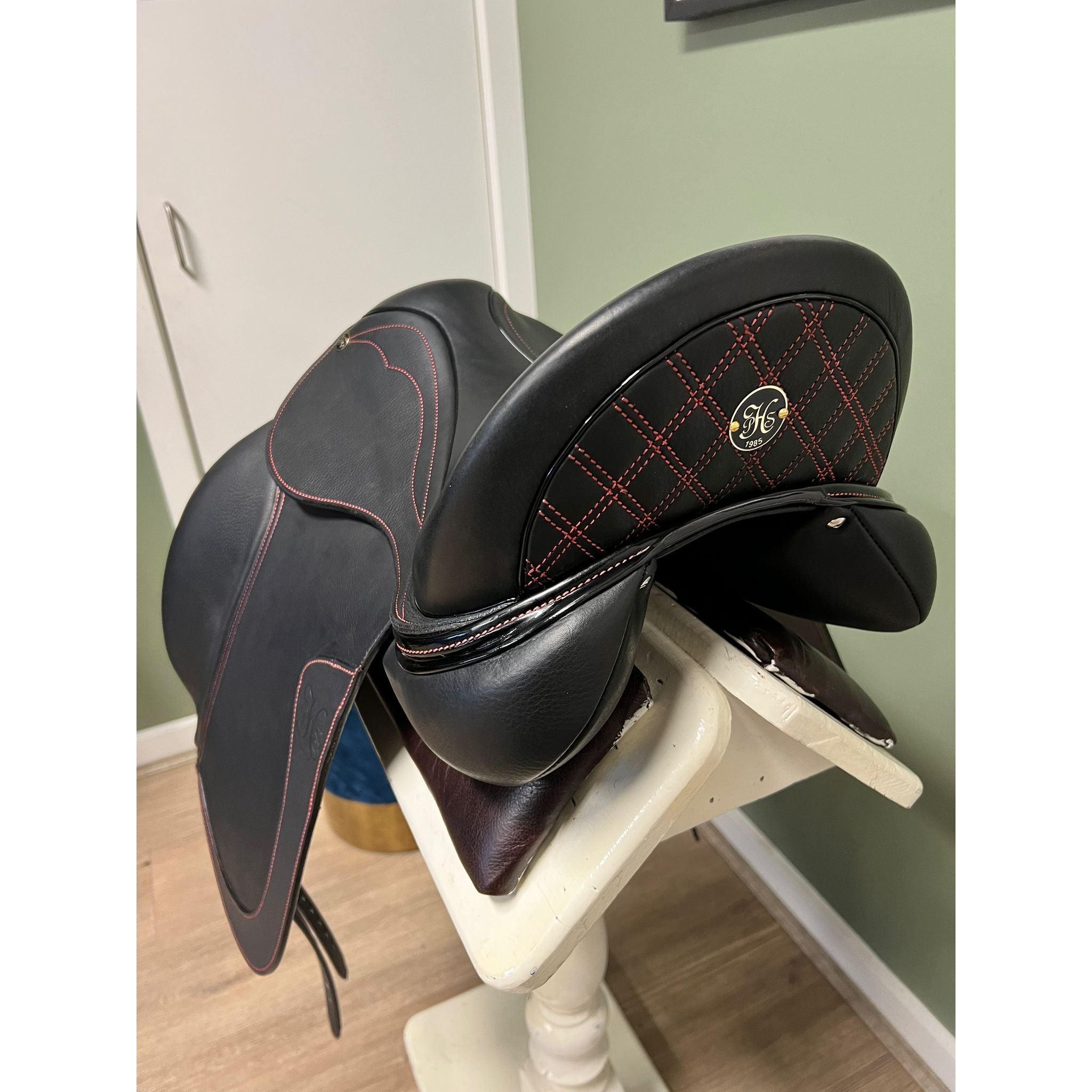 Pre loved StrideFree Kitzbuhel Saddle 17.5"