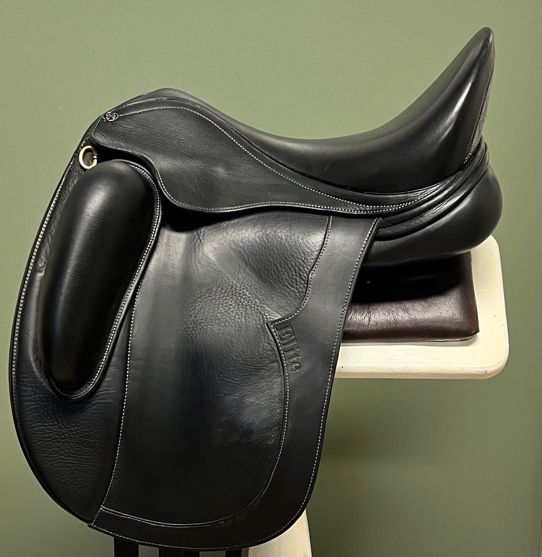 Pre-Loved StrideFree Elite Saddle -  Black with grey stitching and grey cross stitching in half moon. 17.5"