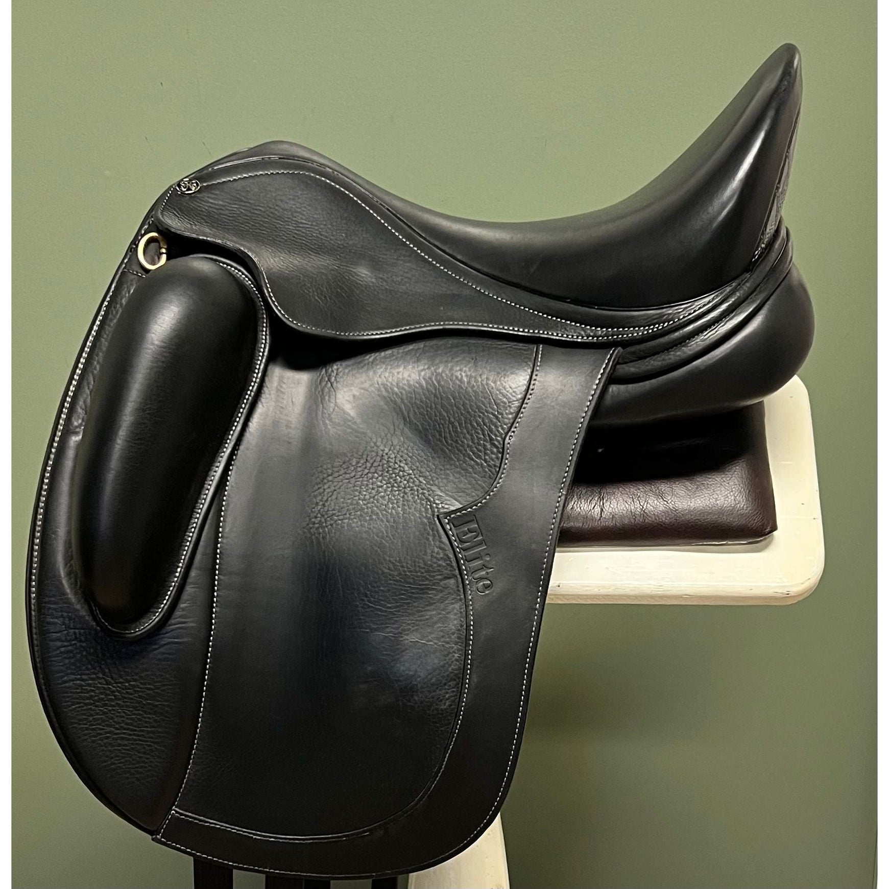Pre-Loved StrideFree Elite Saddle -  Black with grey stitching and grey cross stitching in half moon. 17.5"