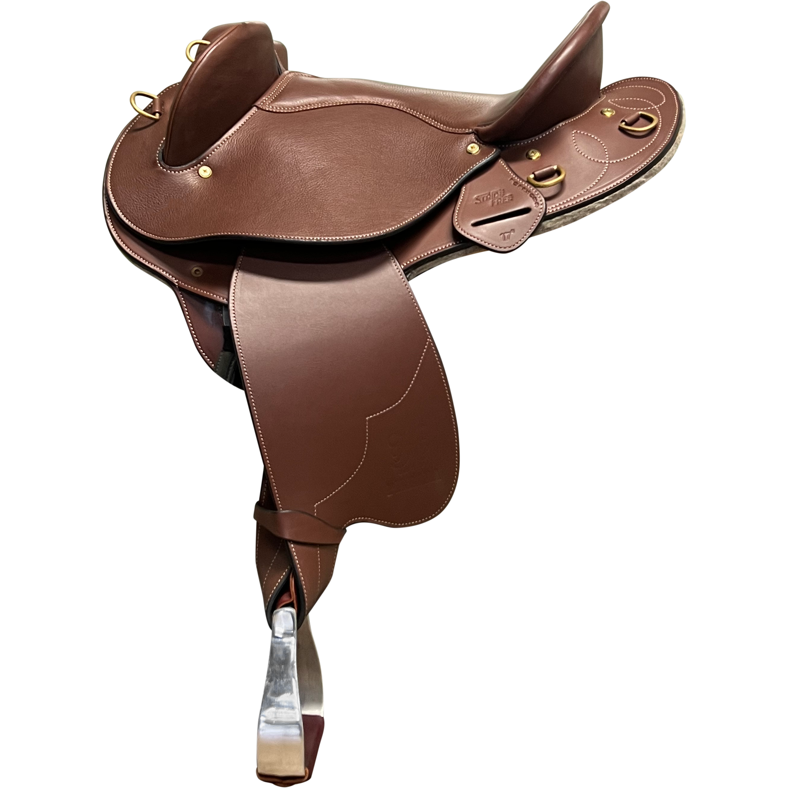A brown StrideFree Pilbara saddle with interchangeable gullets